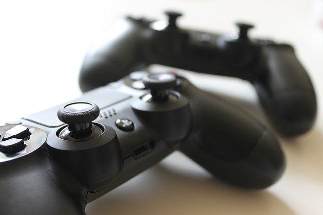 GRAJ w gry i zdobądź playstation 4